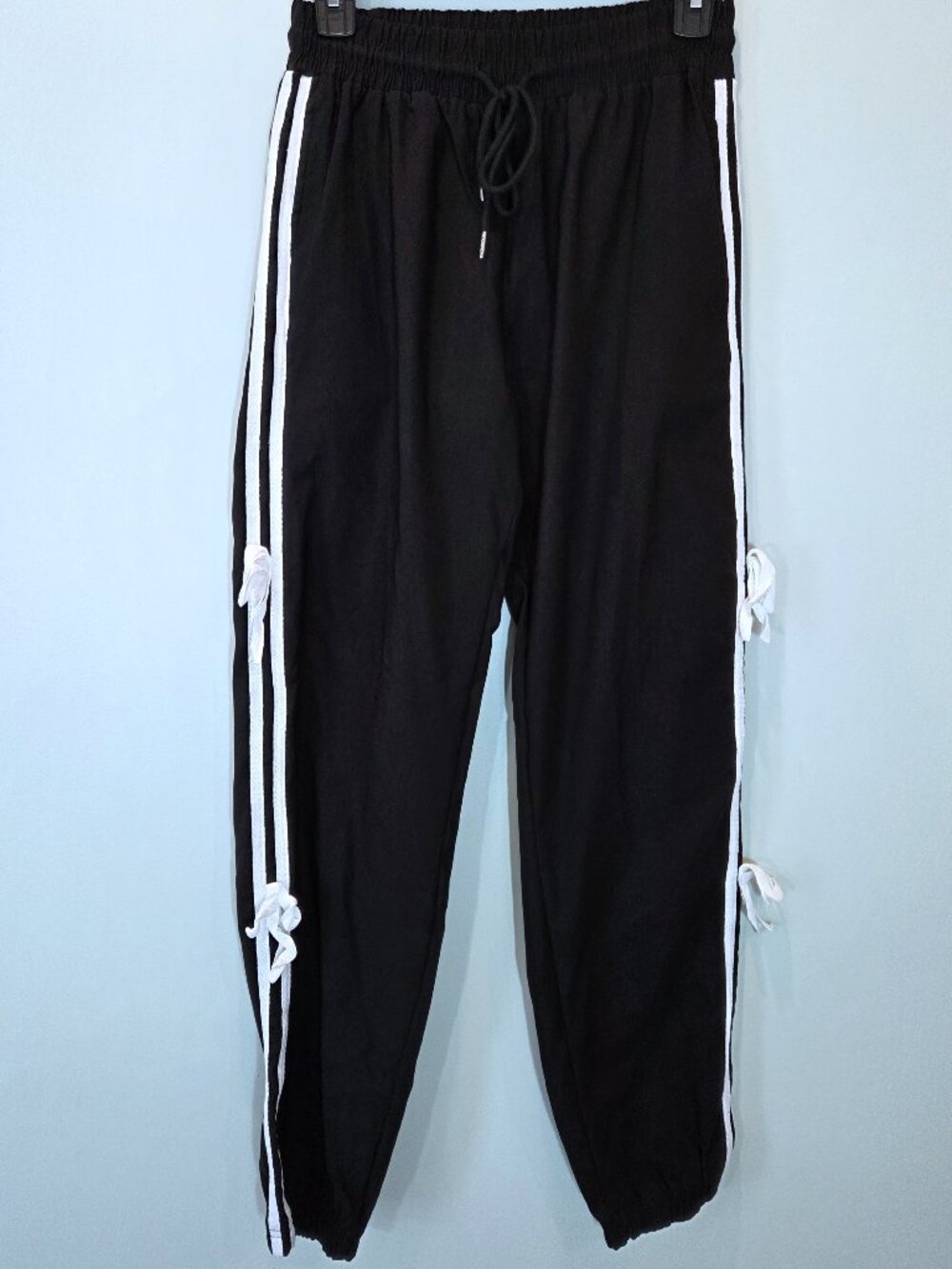 NWOT Thrill Black with White Bow Accents Pullon Pants Size S